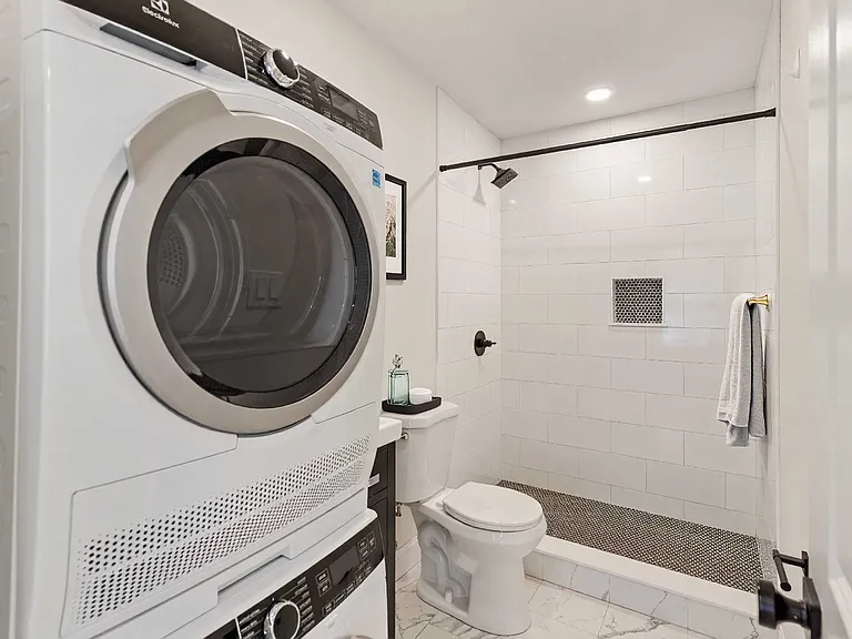 15 Bartlett Pl #3 — Photo 6