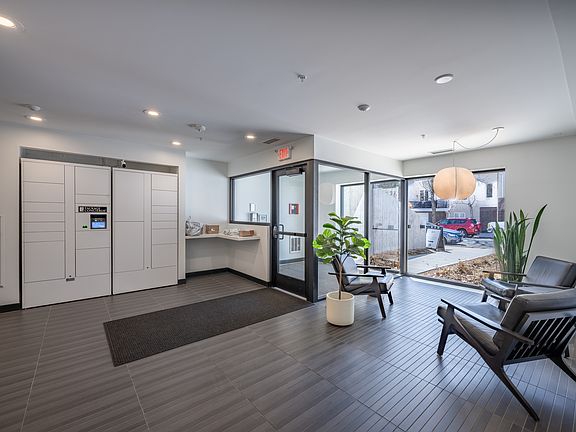 4th image of 2618 W 44th St #103