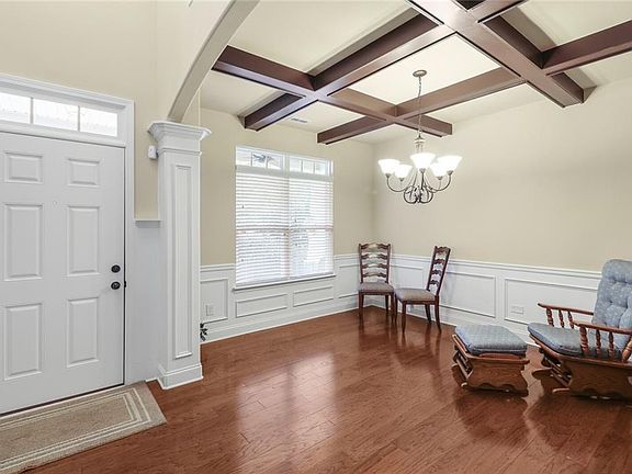 3rd image of 31 Cliffhaven Cir