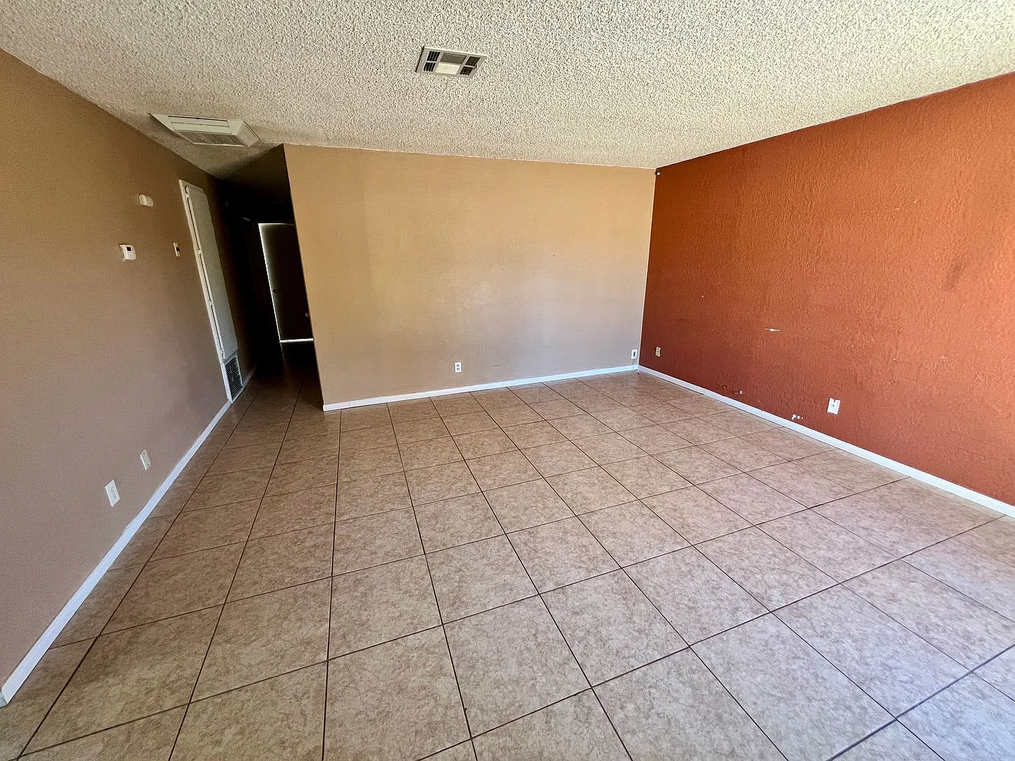Nice 3 Bedroom 2 Bath with Washer/Dryer — Photo 3