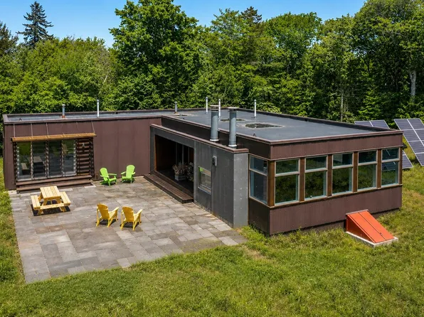 691 Black Bear Road, Jamaica, VT 05343