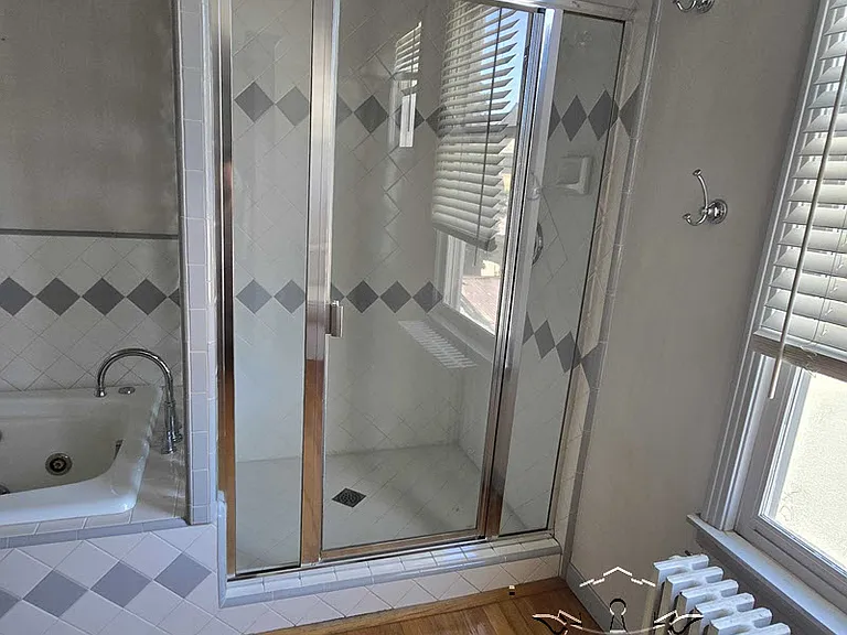 210 N Auburn St — Photo 42