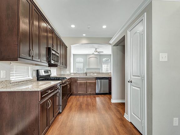 3rd image of 258 Fieldstone Pl