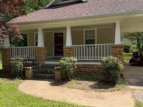 5th image of 218 Brewer Ave