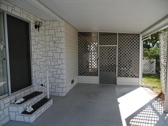 3rd image of 1085 Parkway Ln