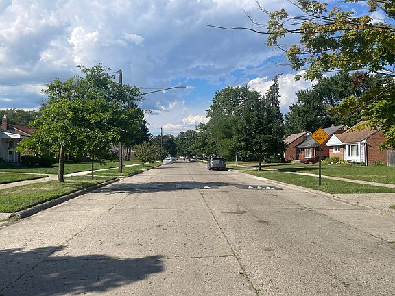 4th image of 20251 Stout St