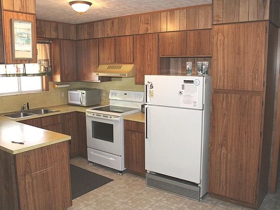 3rd image of 6350 Robin Dr