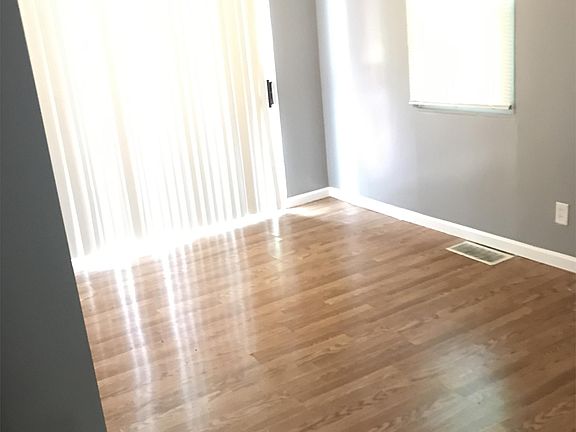 5th image of 10234 Imperial Dr