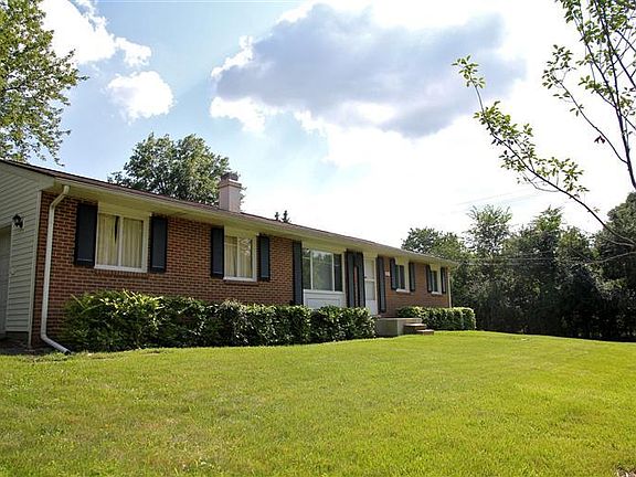 2nd image of 2819 Hollywood Dr