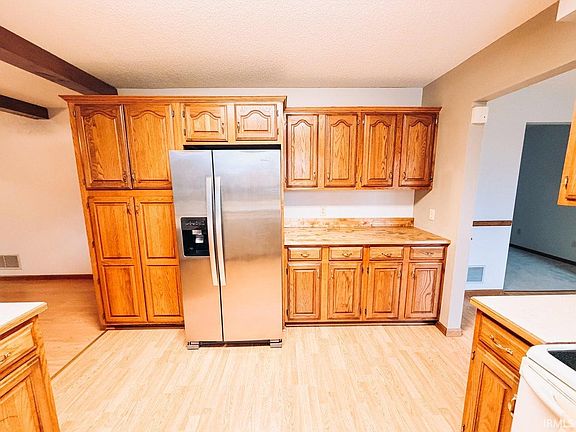 5th image of 525 E Babcock Ln