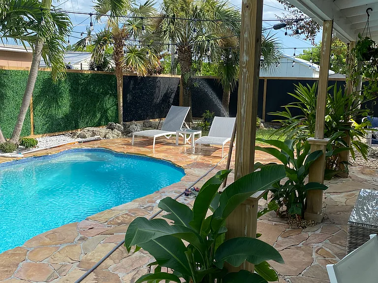 9340 Jamaica Dr — Photo 2