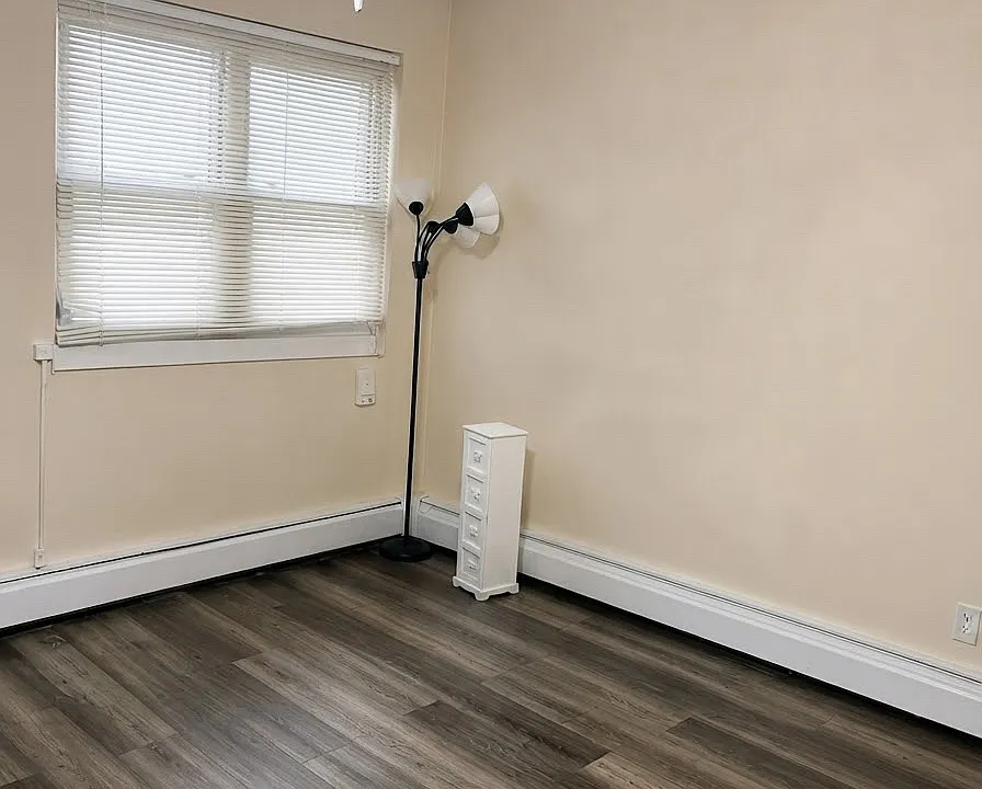 559 Hollywood Ave #1