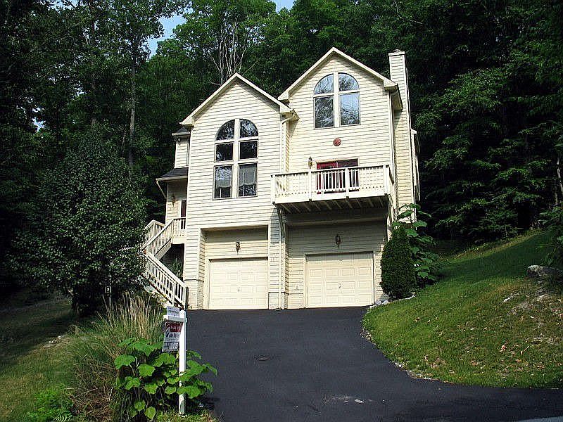 House Front-Lakeview