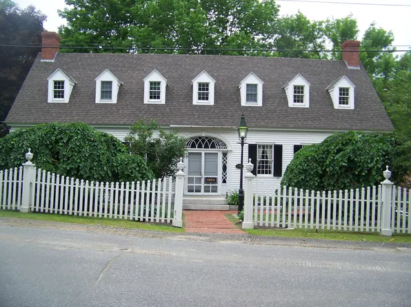 1089 School St #2, Gardiner, ME 04345