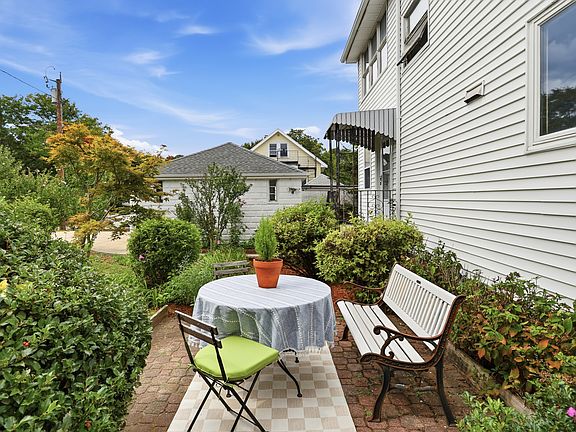 5th image of 131 Highland Ave #2