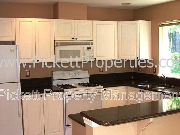 3rd image of 1675 NW White Tail Ln