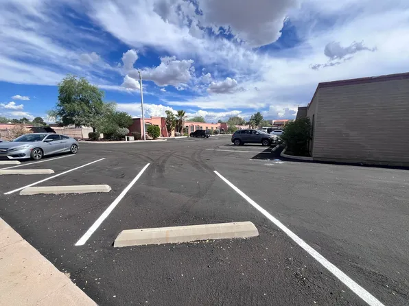 Central- 1 & 2 bedroom townhomes with A/C!