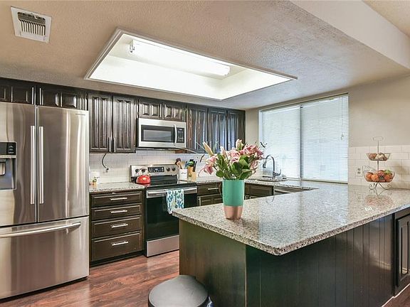 4th image of 3920 Cedarwood Ct