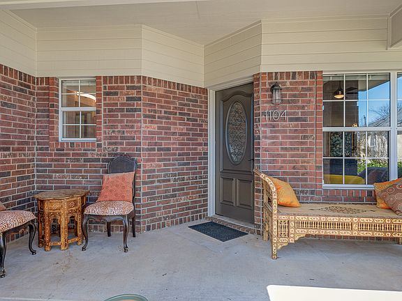 1104, Covered Front Porch