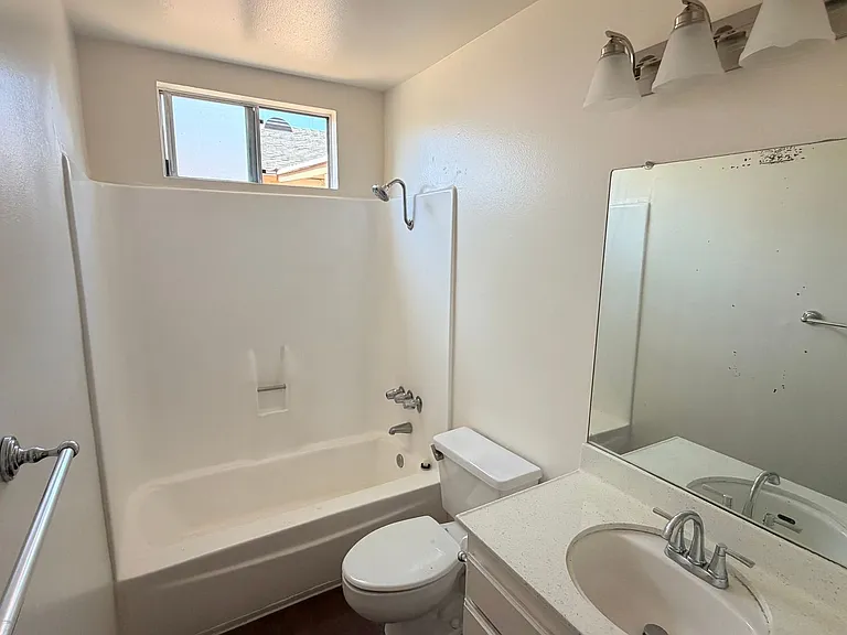 974 Merritt Dr #10 — Photo 8