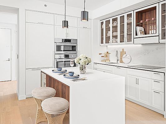 5th image of 115 E 55th St APT 4B