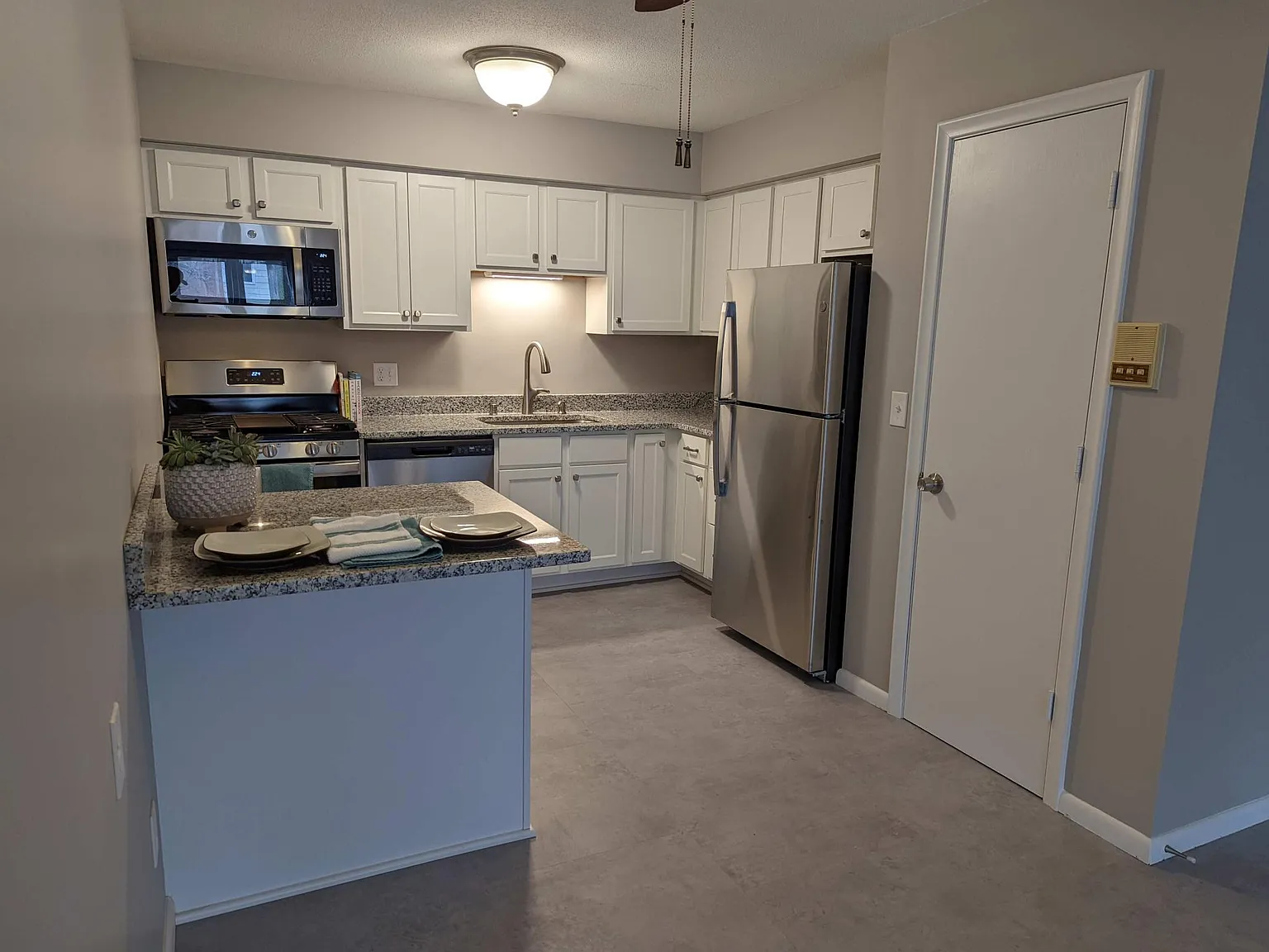 2 bed, 800 sqft, $1,495 — Photo 3