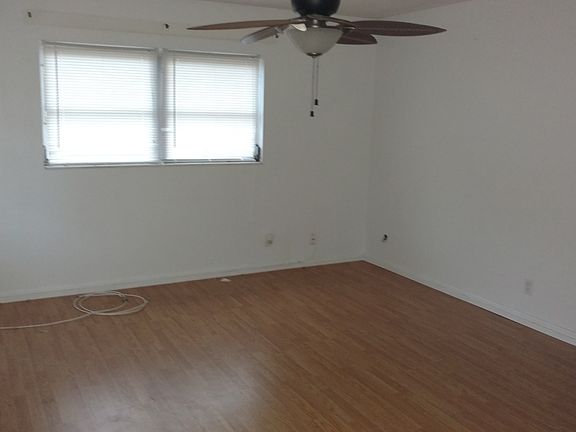 3rd image of 4317 Wallace Cir