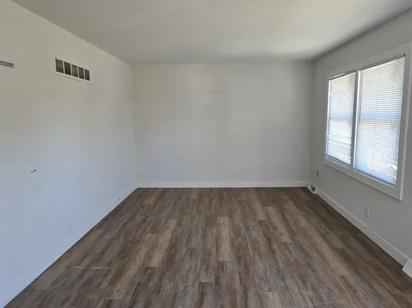 1301 Topping Ave, Kansas City, MO 64126