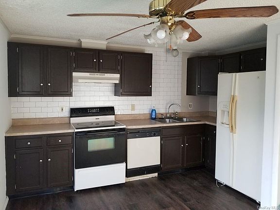 4th image of 10 Belle Ct APT A