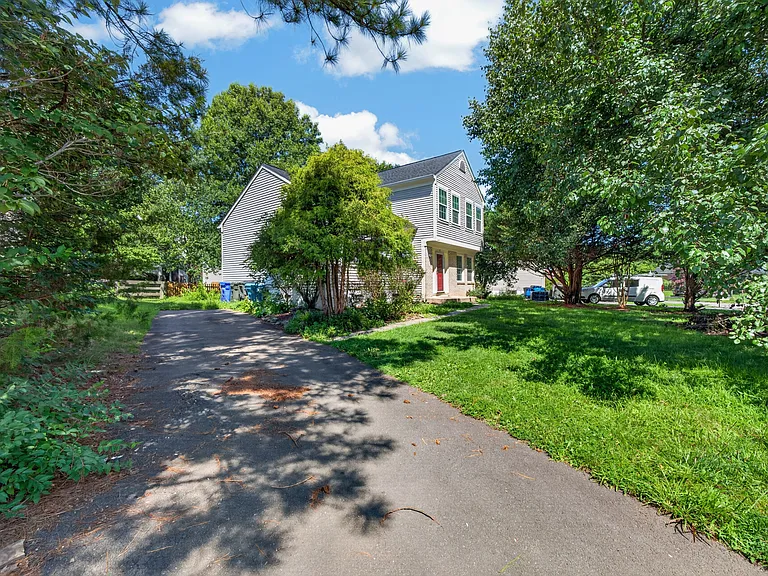 8 Worthington Ct — Photo 2