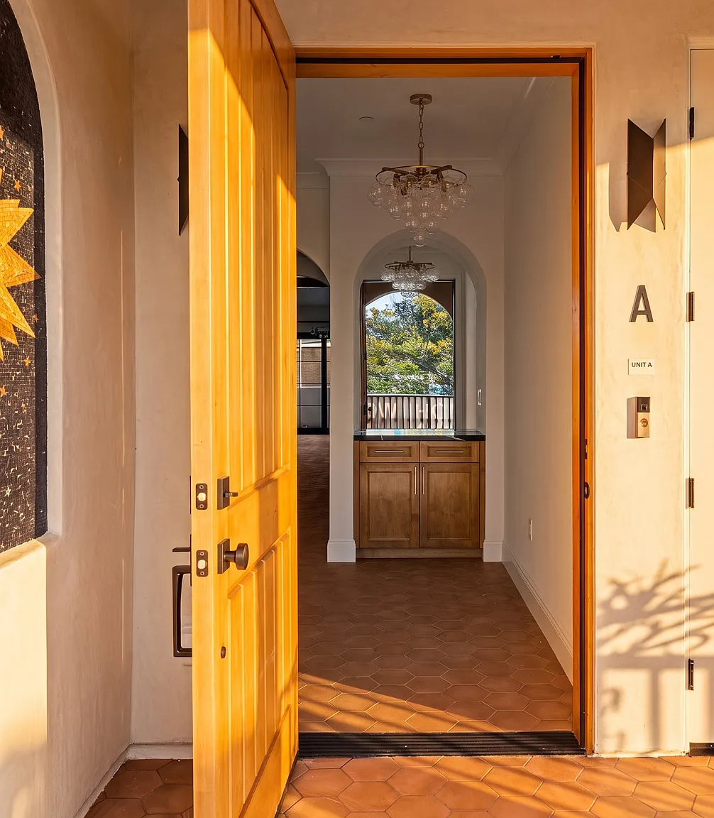 3 bed, 3.5 bath, 3000 sqft, $20,500 — Photo 4
