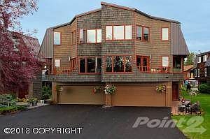 West Chester Lagoon Townhome!