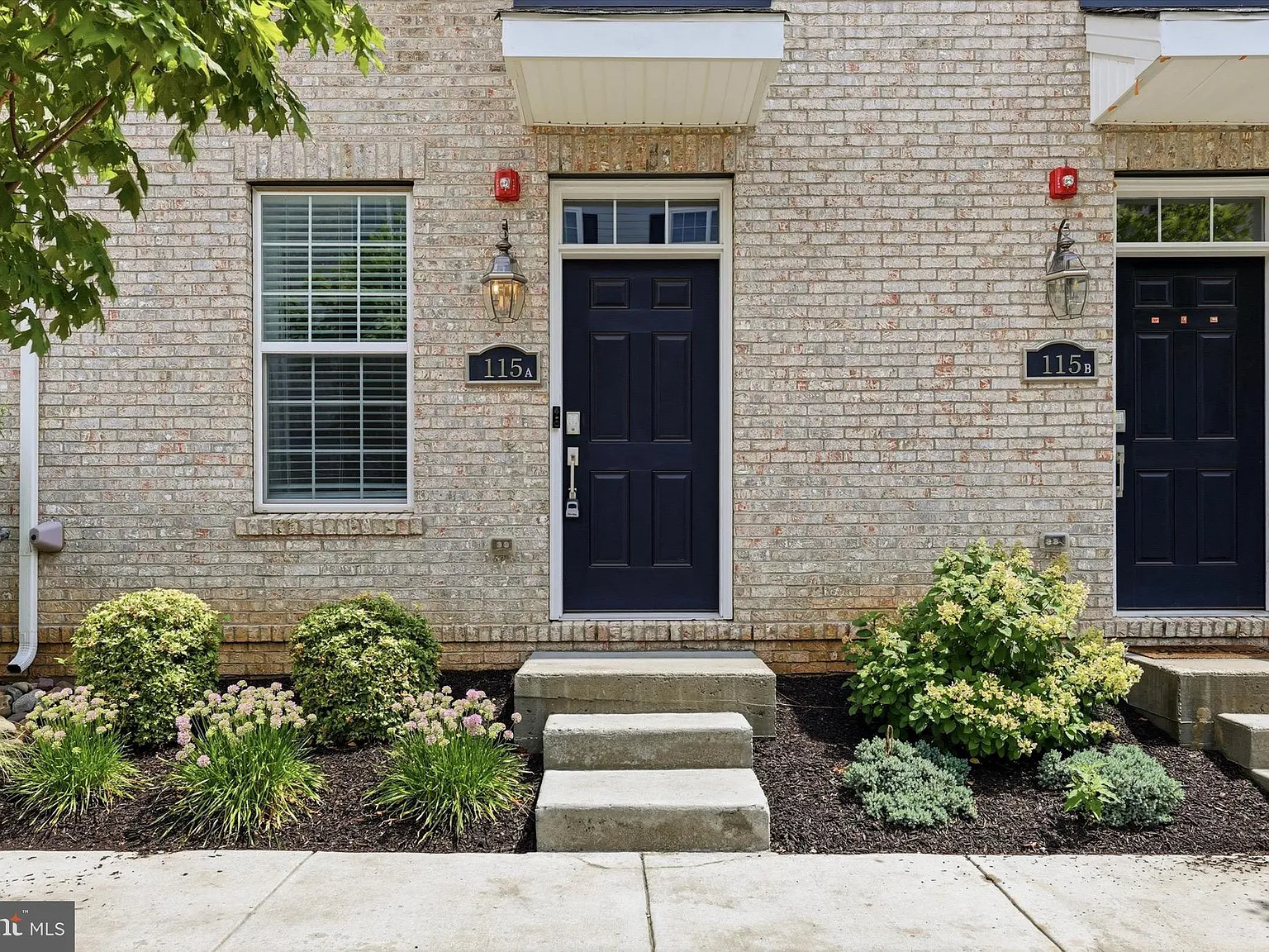 2 bed, 2.5 bath, 1416 sqft, $2,800 — Photo 2