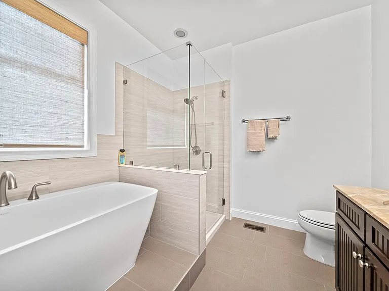 251 Daniel Burnham Sq #701 — Photo 19