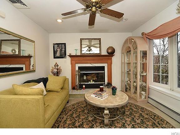 4th image of 12 Sabrina Ln