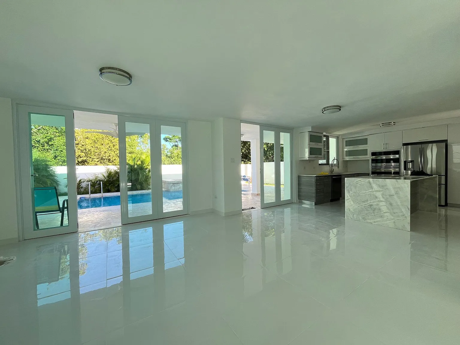 4 bed, 2.5 bath, 2300 sqft, $4,200 — Photo 4