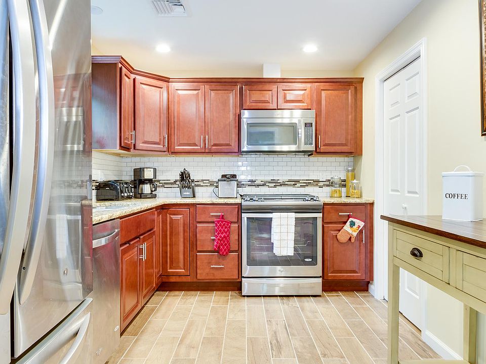 1st image of 39 Ossman Ct