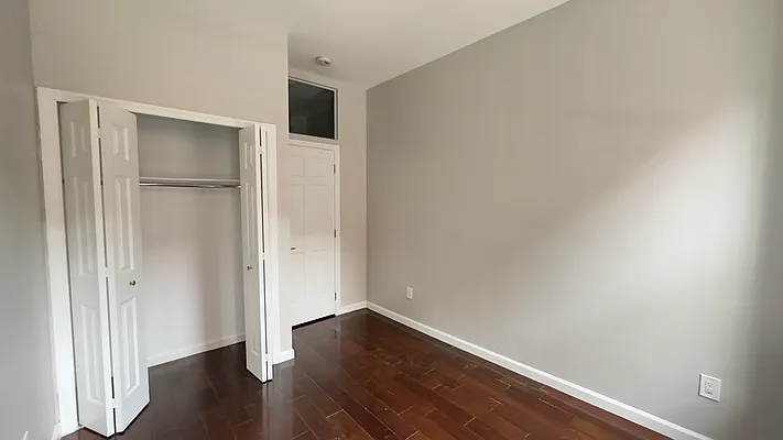 Rented by EXR | media 10