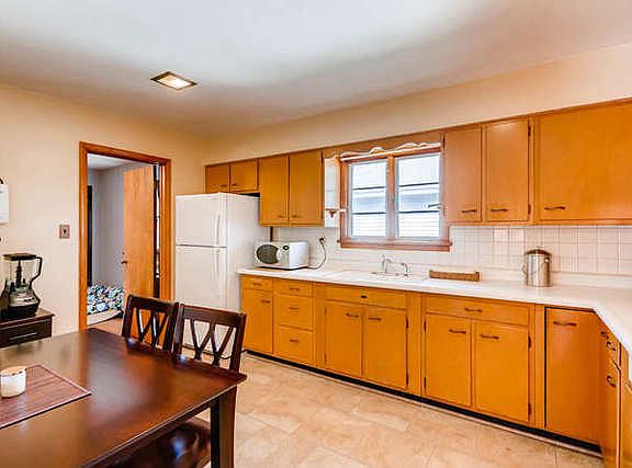 4th image of 650 Wood St