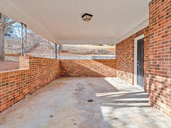 5th image of 441 Aragona Dr