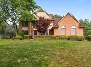 2841 Treyburn Ln, West Bloomfield, MI 48324