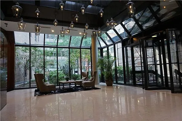 Sold by R New York | media 5