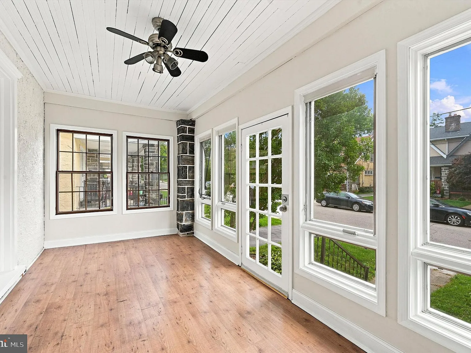 3 bed, 1.0 bath, 1479 sqft, $3,200 — Photo 3