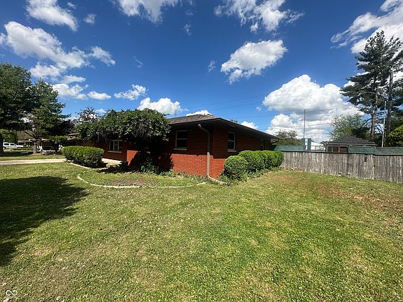 3rd image of 7121 Laurel Dr