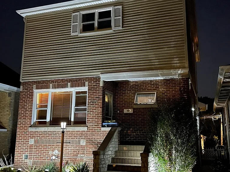 W Clarence Ave — Photo 13