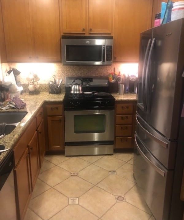 1st image of 409 Avenida De La Luna