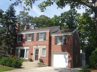 576 Hickory Rd, Glen Ellyn, IL 60137