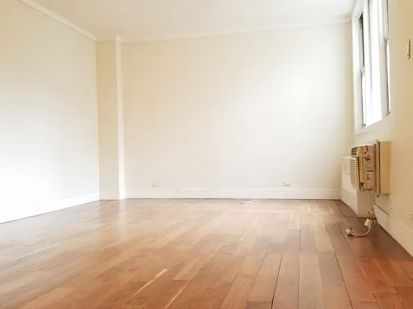 200 East 30th Street image 1 of 7