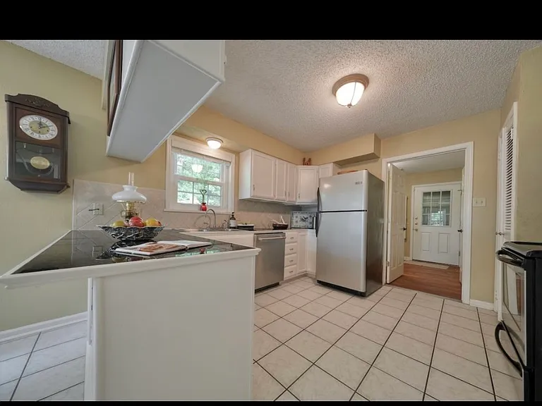 1379 Bridle Path Ln — Photo 21