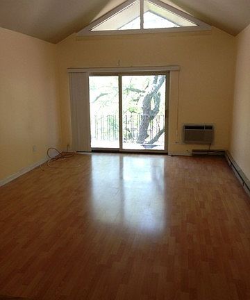 3rd image of 1321 W Birchwood Ave APT 409